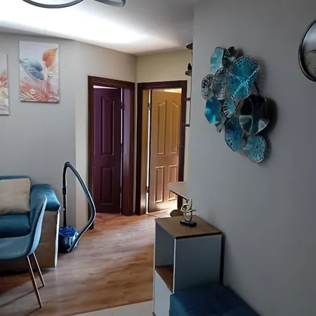 тристаен еуфория, влас アパート